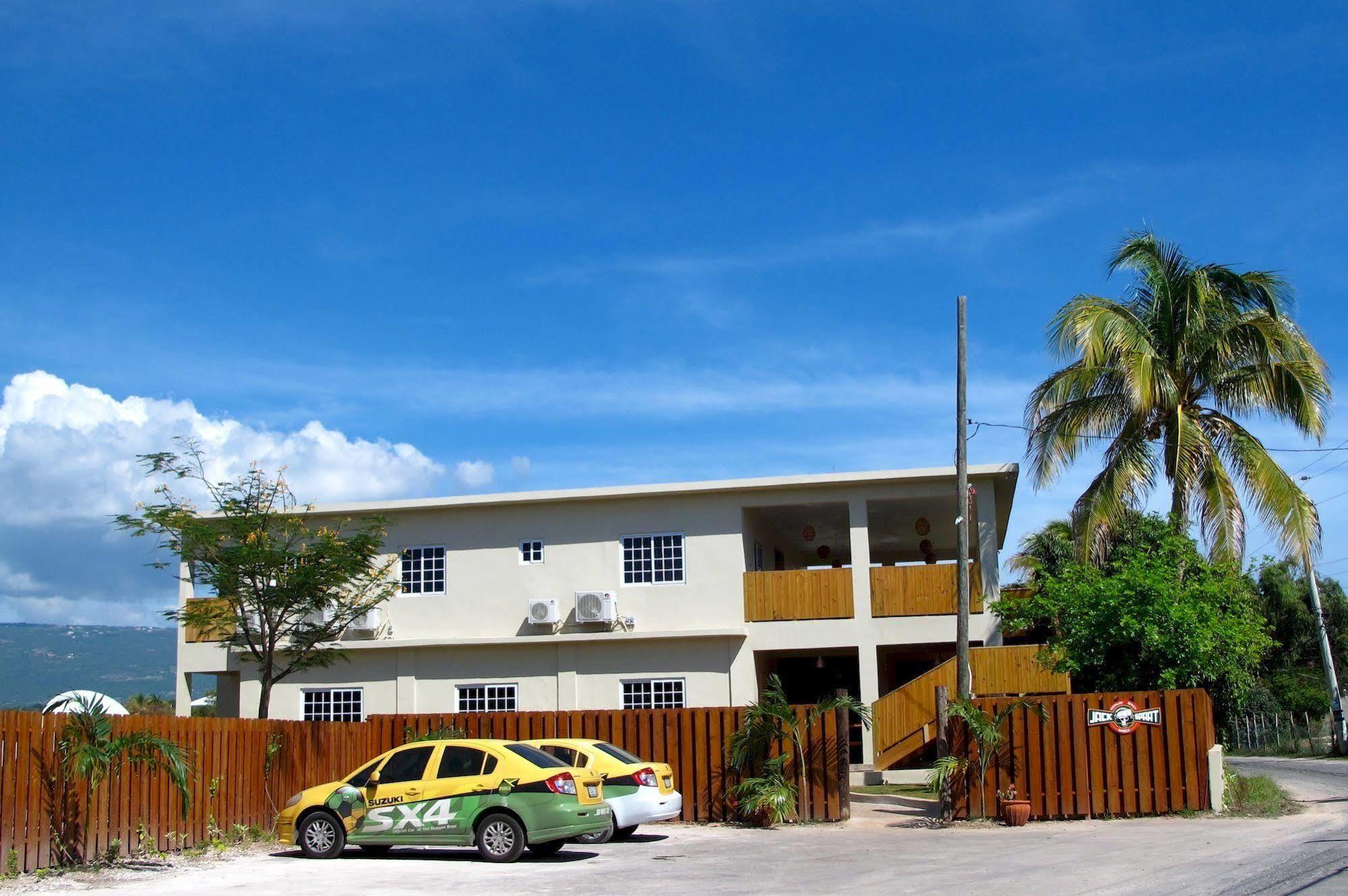 Just Next Door Hostel Treasure Beach Exterior photo
